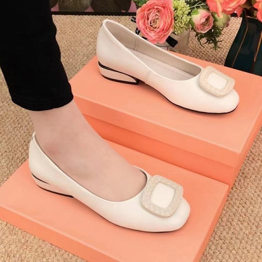 Chaussures en cuir à talon bas pour femmes