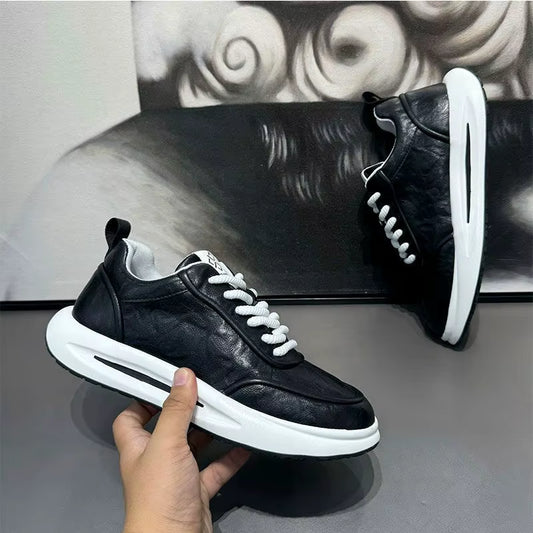LES SNEAKERS EN CUIR NOIR 2025