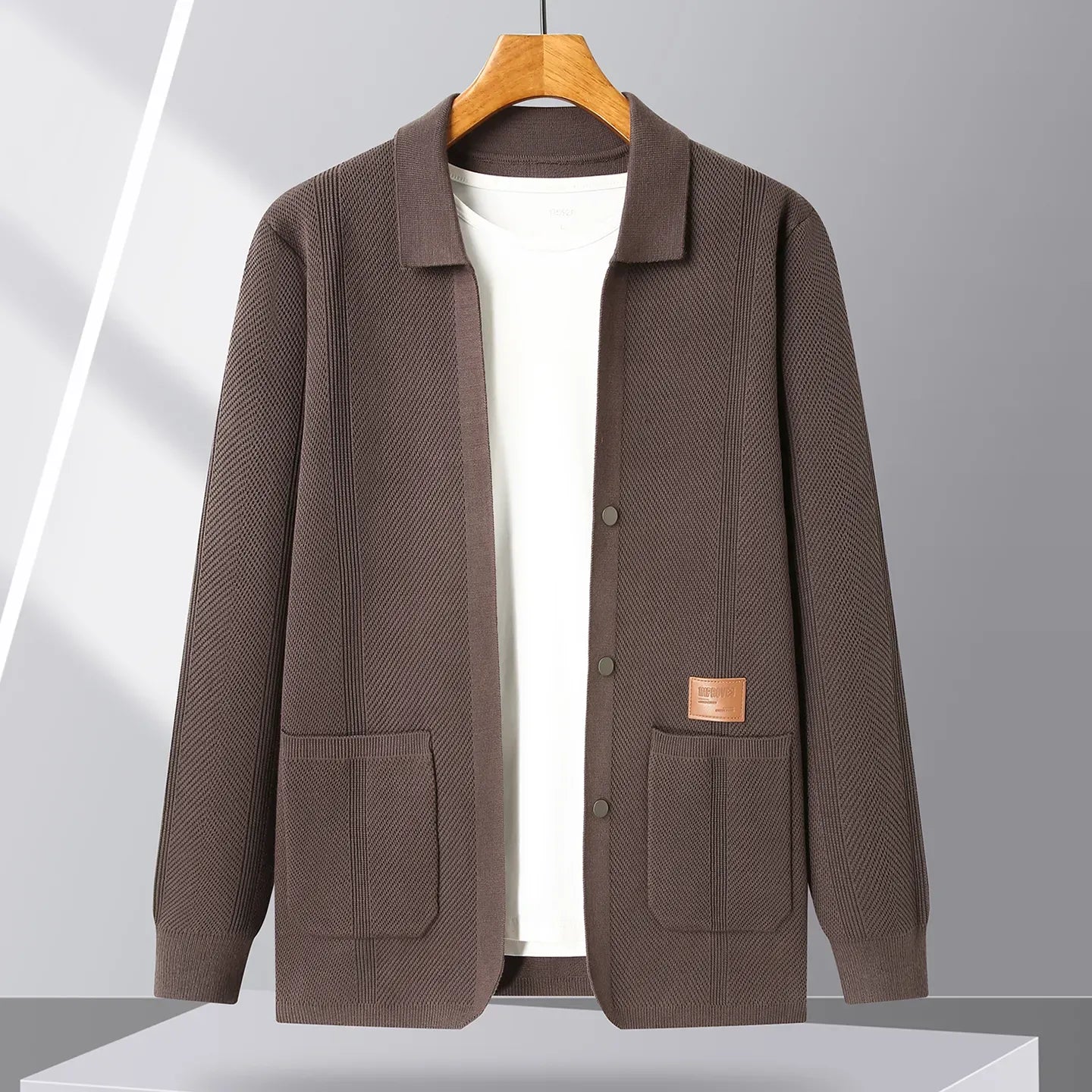 CARDIGAN MARRON AU DESIGN BRITANNIQUE-bn